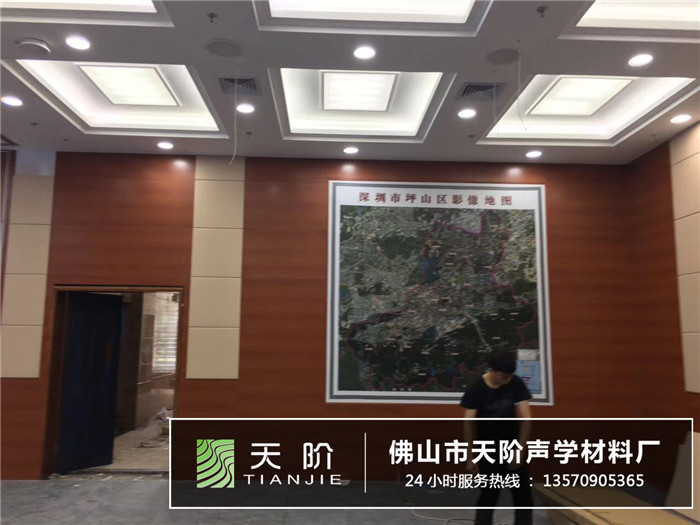 深圳智慧城市指揮運(yùn)作中心 防撞軟包加木飾面吸音板 深圳智慧城市指揮運(yùn)作中心 防撞軟包加木飾面吸音板